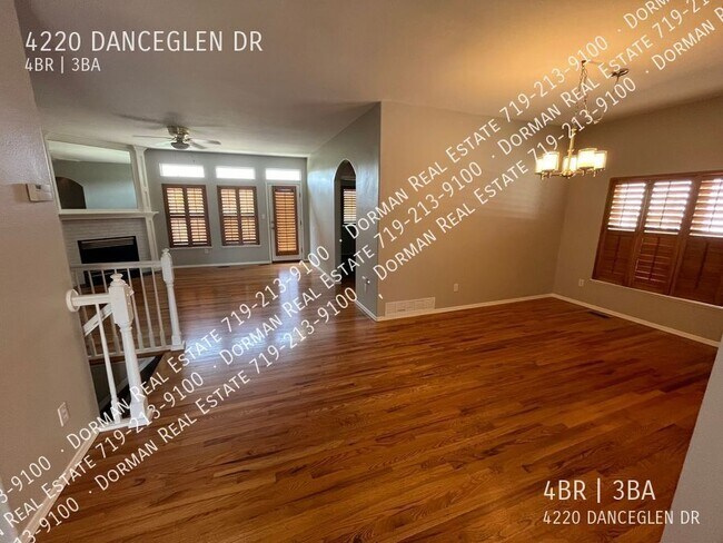 Foto del edificio - 4220 Danceglen Dr