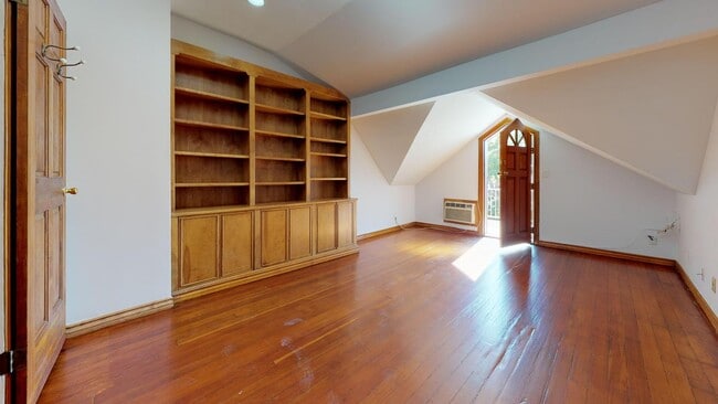 Building Photo - 4631 Kingswell Ave