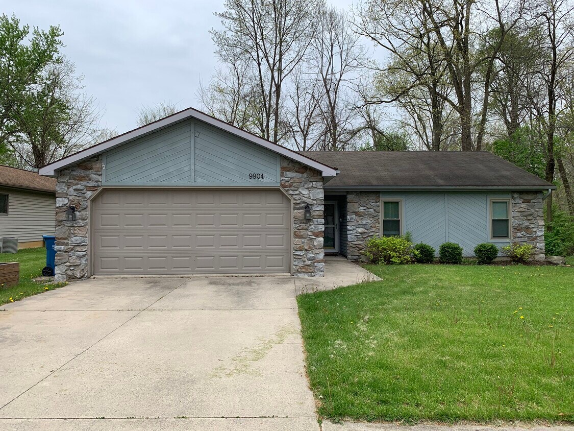 Foto principal - 9904 Mustang Dr