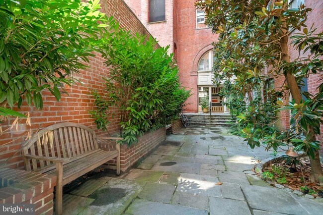 Building Photo - 1720-22 Lombard St