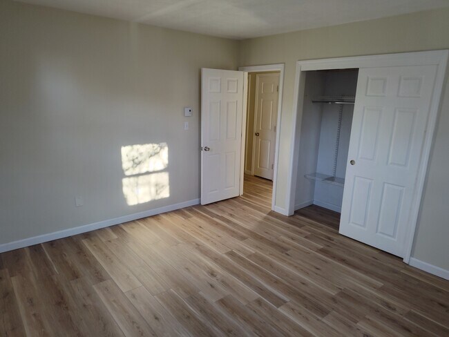 Building Photo - 200 Manville Hill Rd