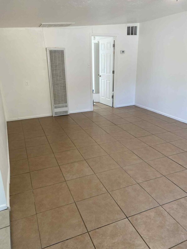 Building Photo - 3326 N Fontana Ave
