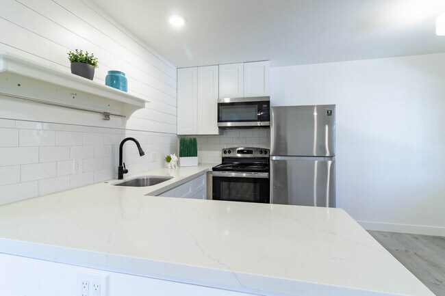 Foto del edificio - 2144 Royal Dr