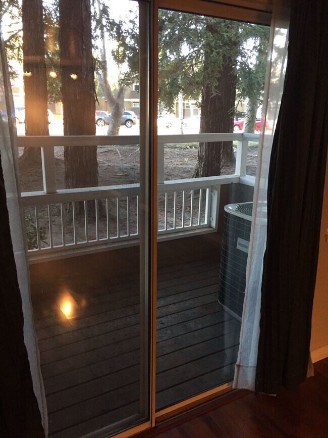 Foto del edificio - 2499 Alveswood Cir