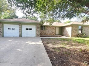 Building Photo - 910 Cottonbowl Dr