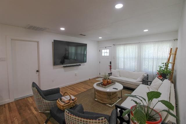 Foto del edificio - 3119 Eisenhower Dr