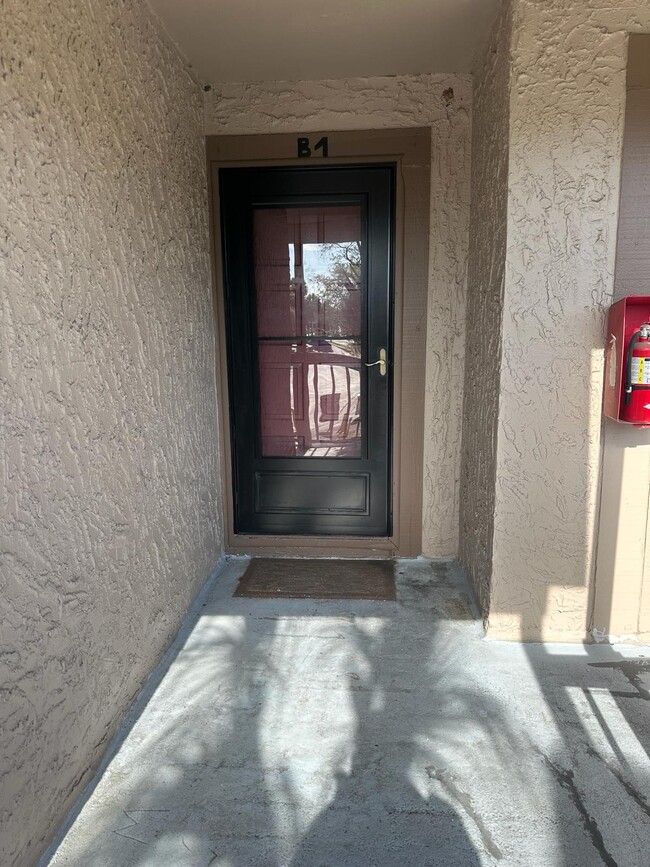 Building Photo - 6338 Newtown Cir