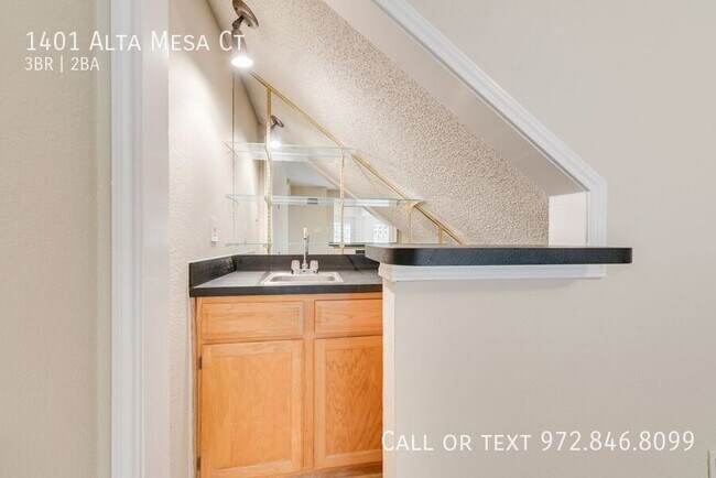 Foto del edificio - 1401 Alta Mesa Ct