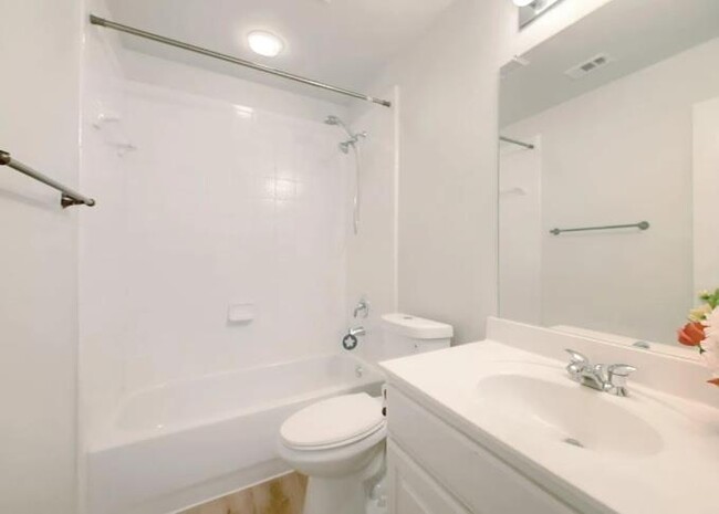 Building Photo - 2316 Village View Loop