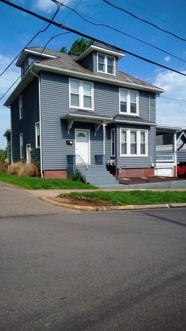 Building Photo - 106 Vine St