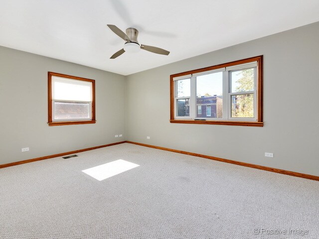 Building Photo - 2063 N Oakley Ave