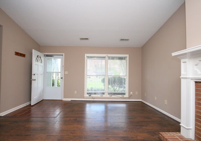 Foto del edificio - 15125 Balsam Dr SE