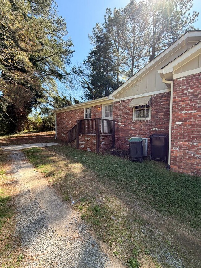 Foto del edificio - Brick 3/1 House in North Rome $950