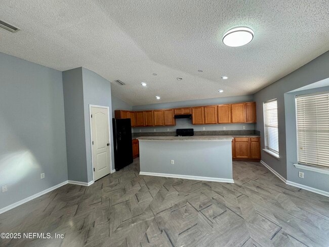 Foto del edificio - 11690 Brian Lakes Dr N