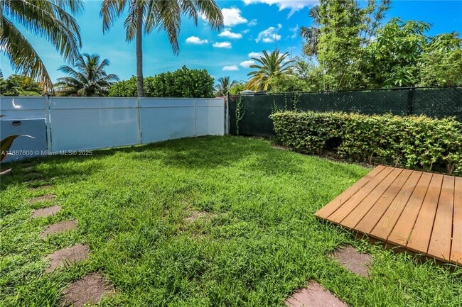 Building Photo - 2040 SW 80th Ct