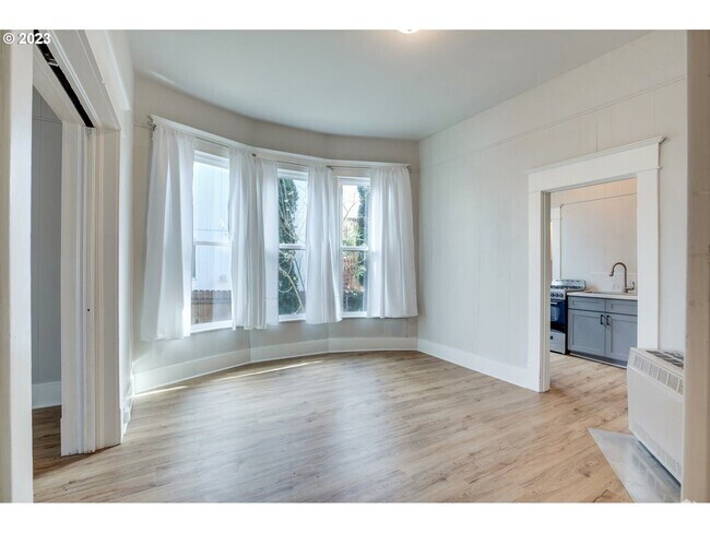 Building Photo - 9426 N Edison St