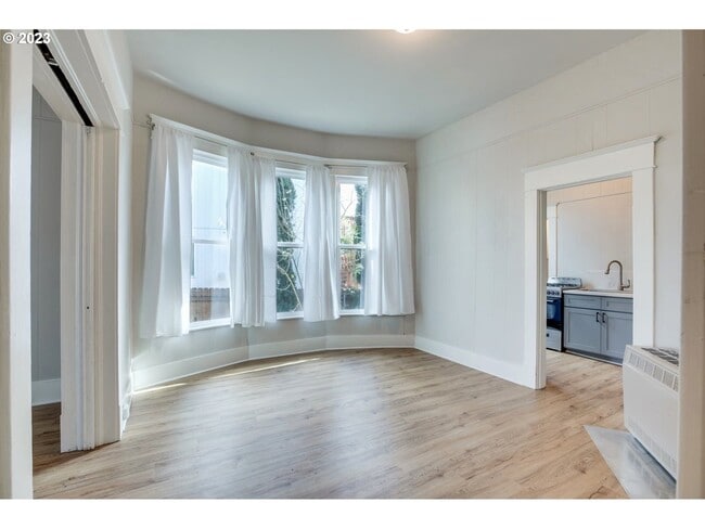 Building Photo - 9426 N Edison St