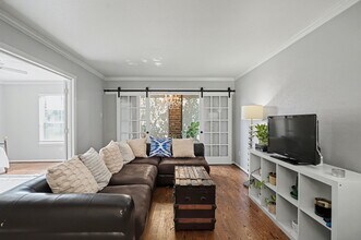 Building Photo - 7575 Katy Fwy