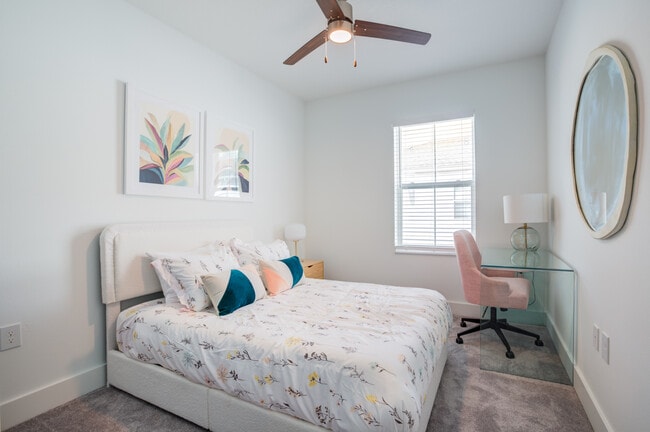 Building Photo - Encanto Isla