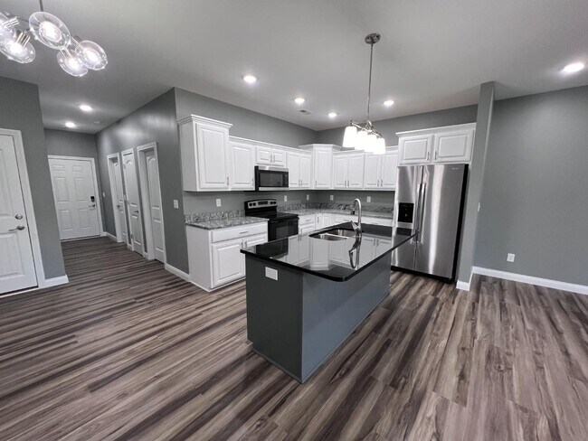 Building Photo - Twin Oaks Drive