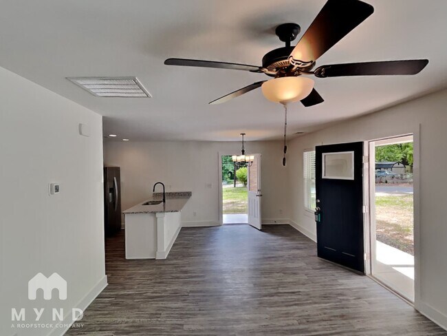 Foto del edificio - 1506 Collinston Dr