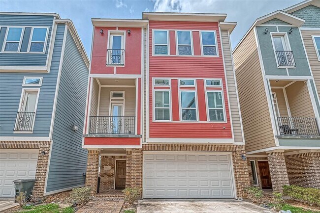 Building Photo - 2113 Bidwell Dr