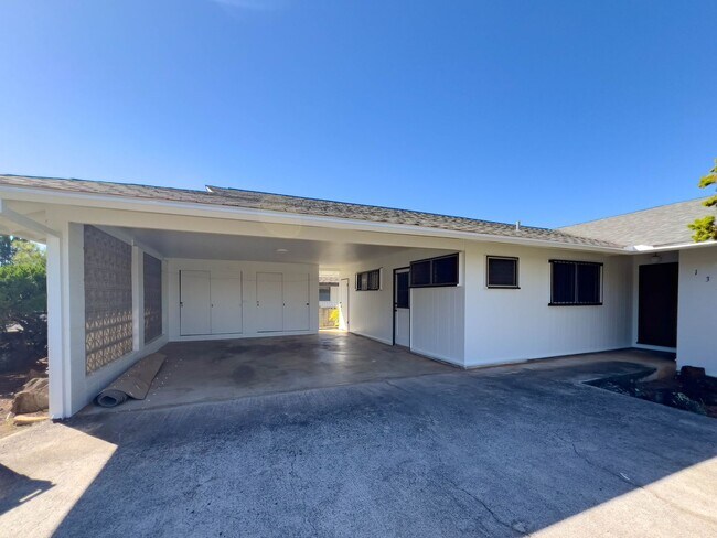 Foto del edificio - A RARE FIND! -- Spacious 4 Bed / 2 Bath Si...