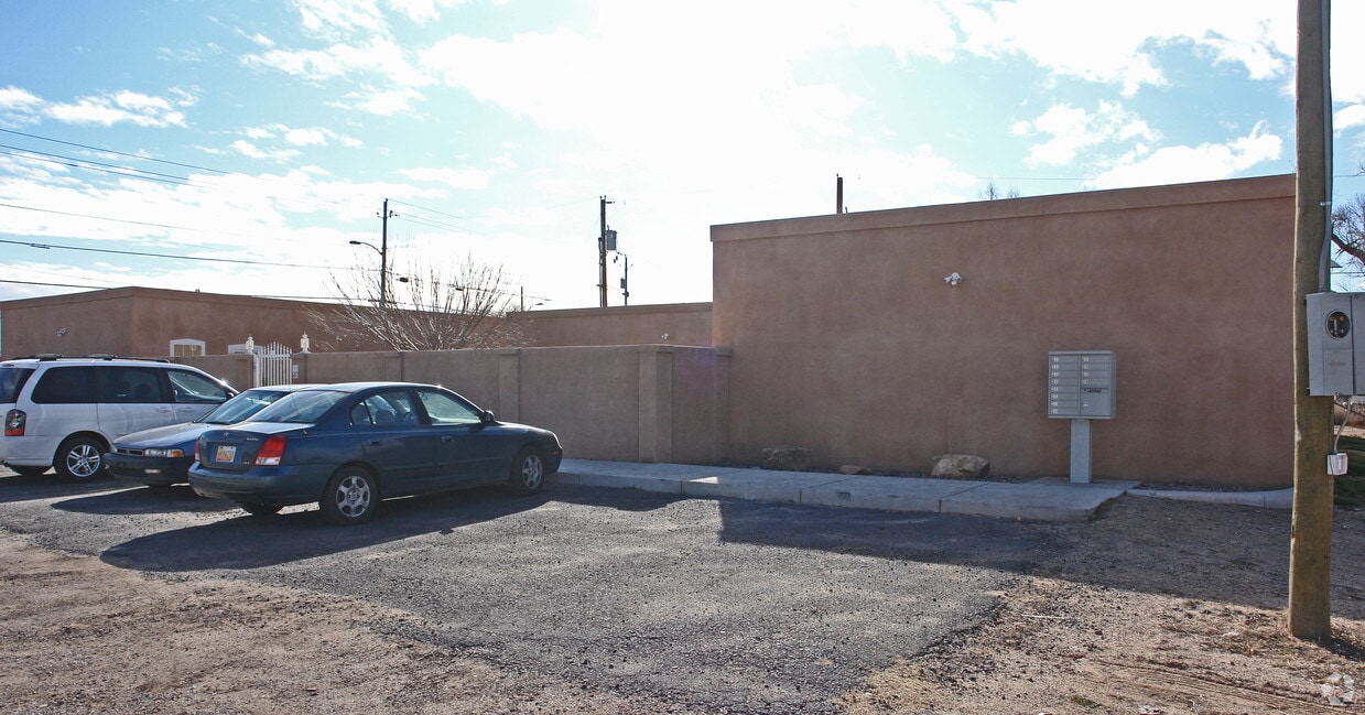 Building Photo - 1121 S Main St