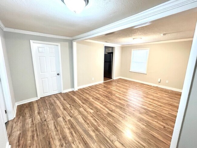 Foto del edificio - CUTE TWO BEDROOM/ONE BATH BUNGALOW!