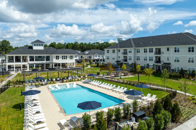 Piscina - Presidential Gardens at Manchester