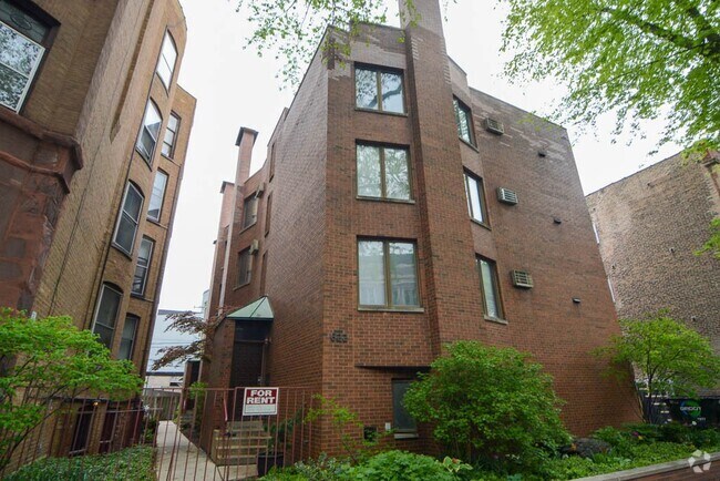 Building Photo - 622 W Wellington Ave