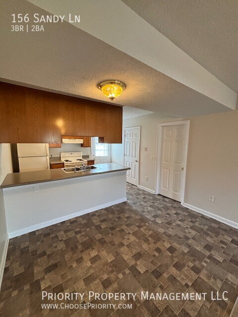 Foto del edificio - 156 Sandy Ln