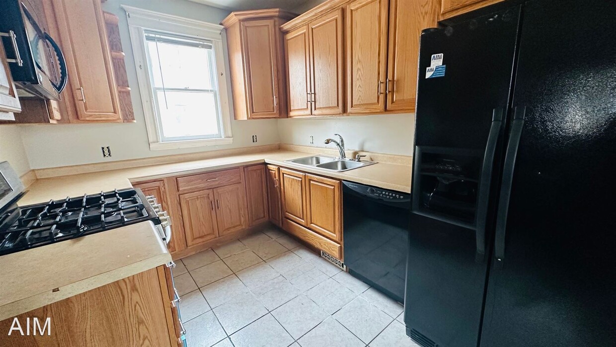 Primary Photo - 4 br, 2 bath House - 114 8th Ave SE