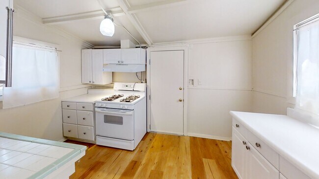 Foto del edificio - Charming 2-Bedroom Home in the Heart of Or...