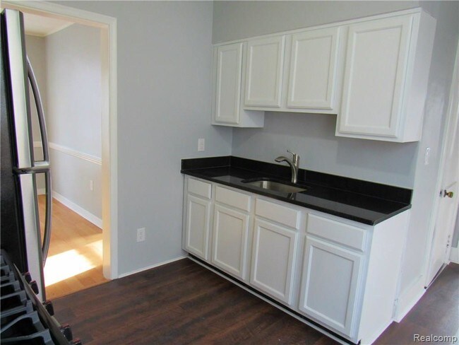 Building Photo - 415 Laprairie St