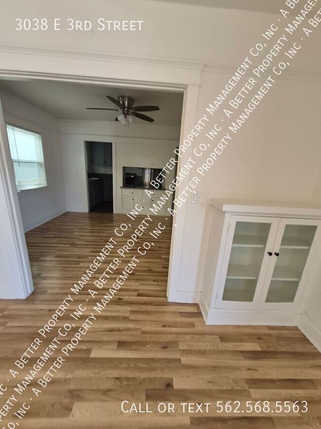 Foto del edificio - 3038 E 3rd St