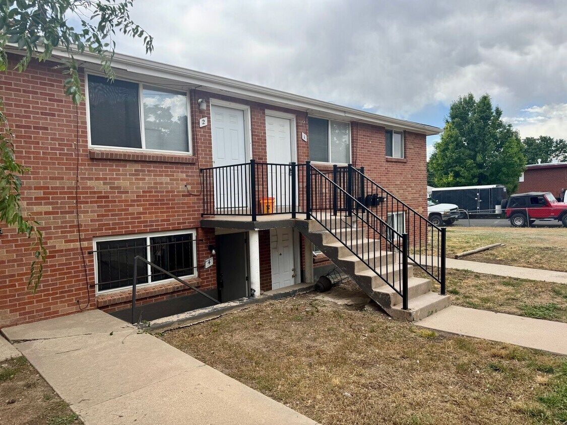 Primary Photo - 2 Bedroom 1 Bath In Lakewood! Available Now!!
