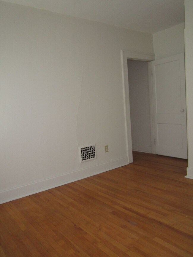 Building Photo - 744 Allen Street
