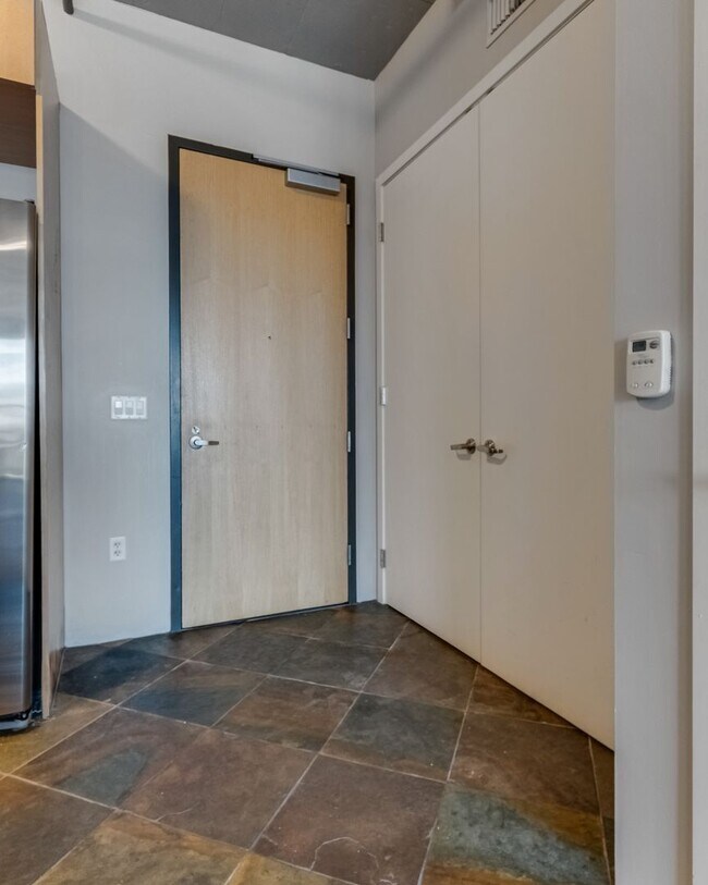Building Photo - Juhl 345-City Views from this Spacious Deluxe Studio Residence