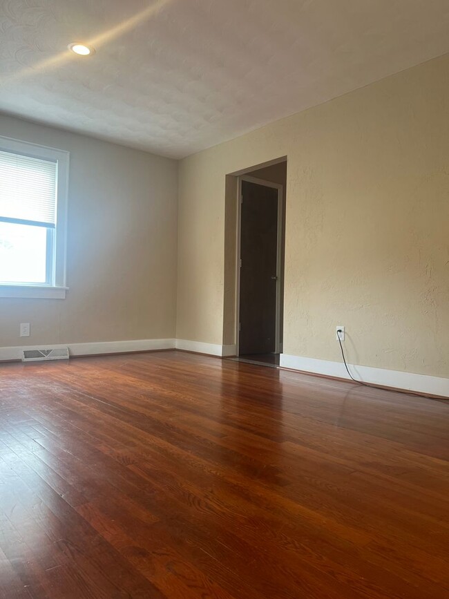 Building Photo - 983 Widgeon Rd