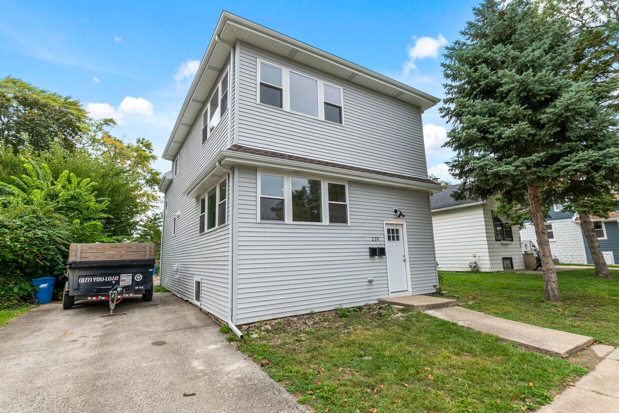 219 E Pine Ave, Bensenville, IL 60106 House Rental in Bensenville, IL