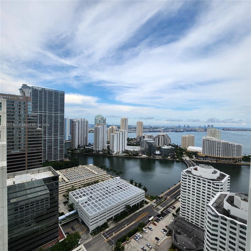 Primary Photo - 950 Brickell Bay Dr