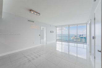 Building Photo - 495 Brickell Ave