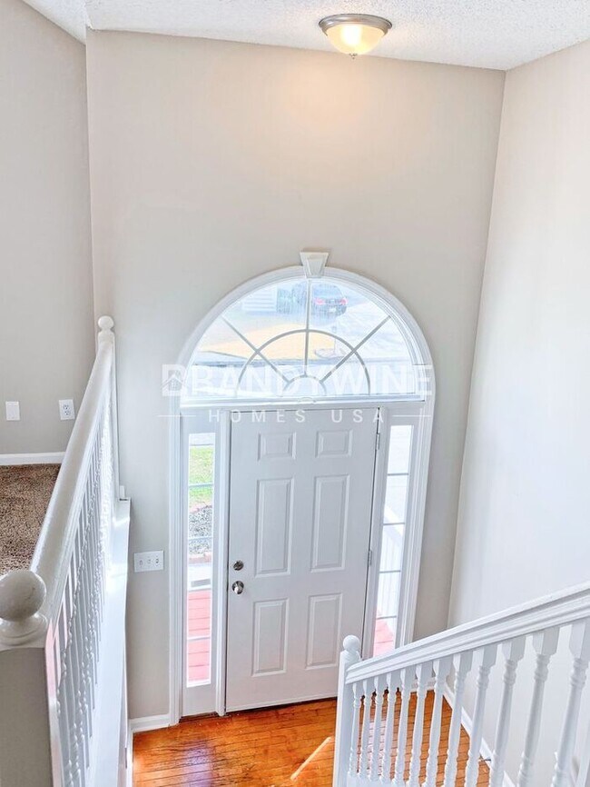 Building Photo - MOVE IN BY FEB 15TH AND RECEIVE FREE MARCH...