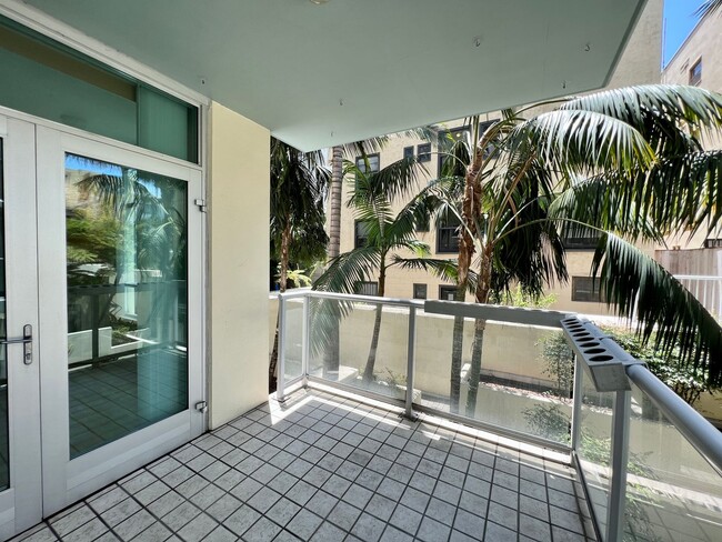 Foto del edificio - STUNNING 2 BED/2 BATH CONDO AVAILABLE IN T...