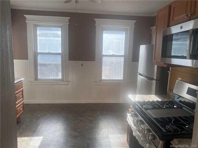 Building Photo - 263 Hawley Ave