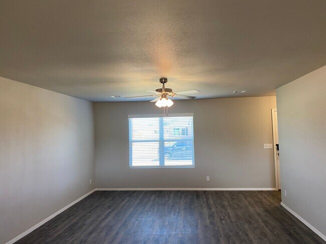 Building Photo - *4 Weeks Rent FREE - NO HIDDEN FEES!* Three Bedroom | Two Bathroom Home in Robinson Ranch