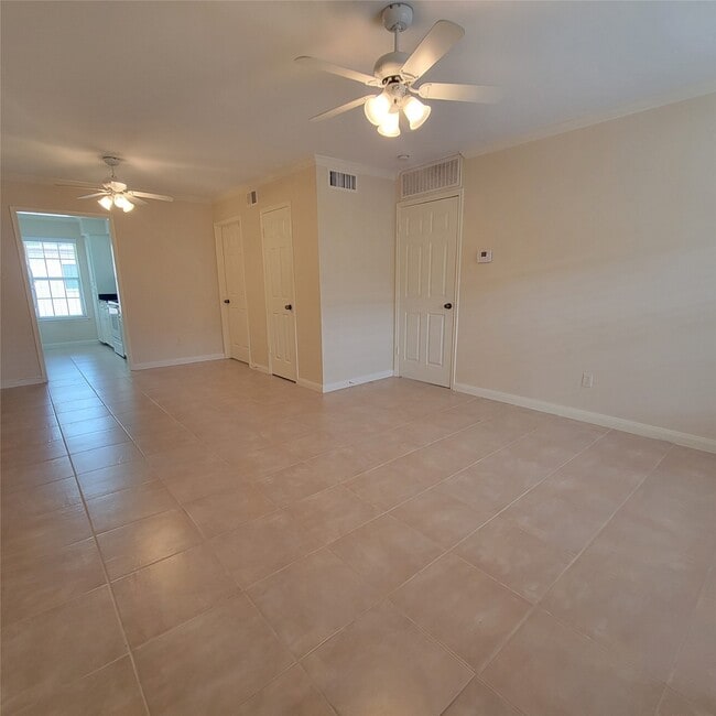 Foto del edificio - 1223 Augusta Dr