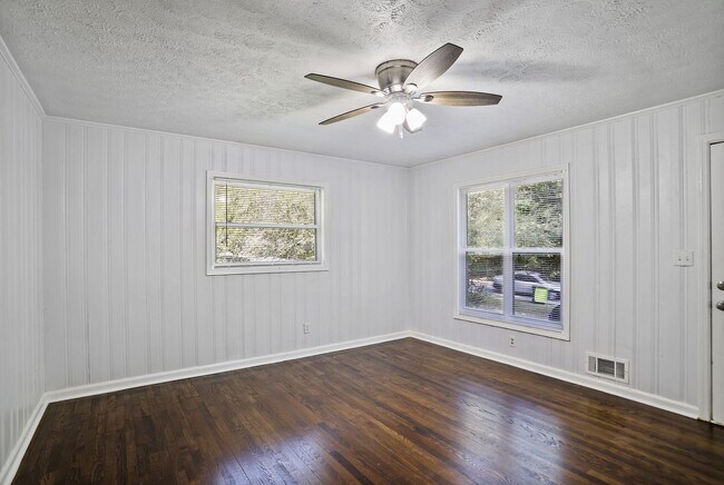 Building Photo - 4854 Flat Shoals Rd