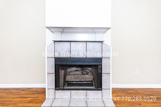 Building Photo - 2672 E 3rd St